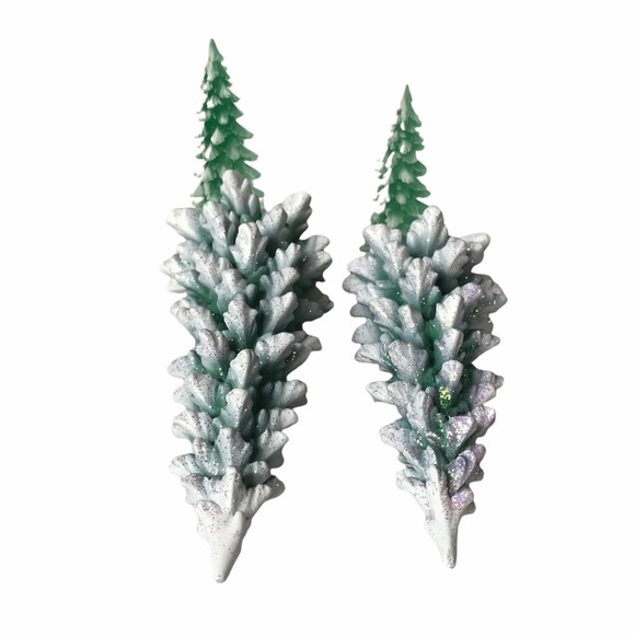 Department 56 Holiday Christmas Village Wintergreen Pines and Woodsmen‎ Sets - Picture 8 of 11